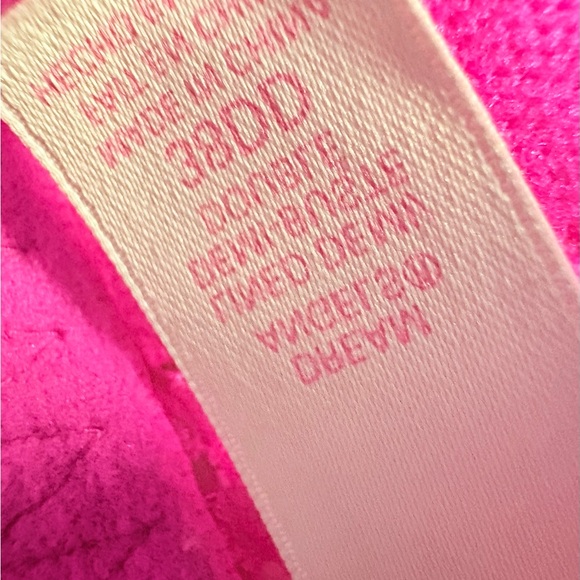 Victoria's Secret Vibrant Pink Lace Bra - Picture 4 of 4